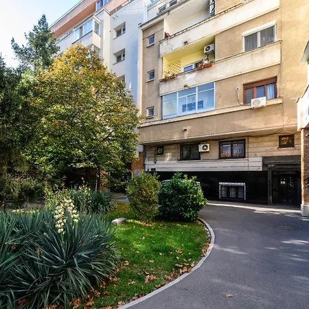 Urban Retreat - 2br Flat Steps From Old Town Apartment *