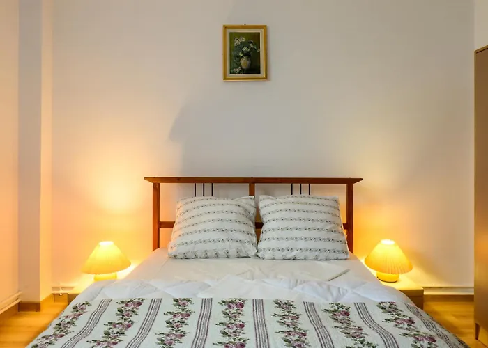 Apartment Urban Retreat - 2br Flat Steps From Old Town Bucharest