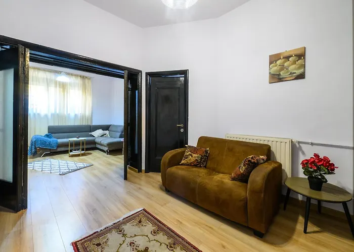 Apartment Urban Retreat - 2br Flat Steps From Old Town *