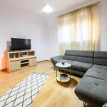 Urban Retreat - 2br Flat Steps From Old Town Apartament *