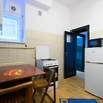Urban Retreat - 2br Flat Steps From Old Town *