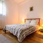 Apartament Urban Retreat - 2br Flat Steps From Old Town Bucureşti