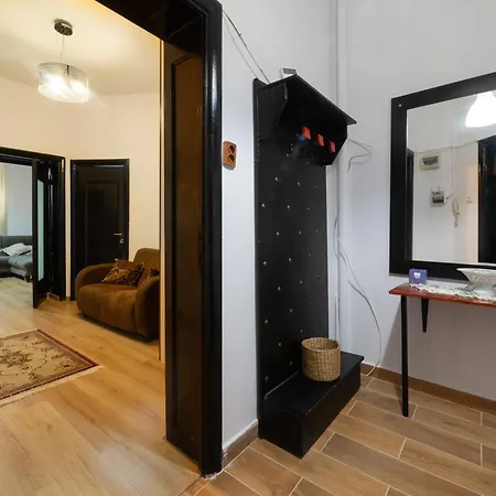 Urban Retreat - 2br Flat Steps From Old Town * Bukarest
