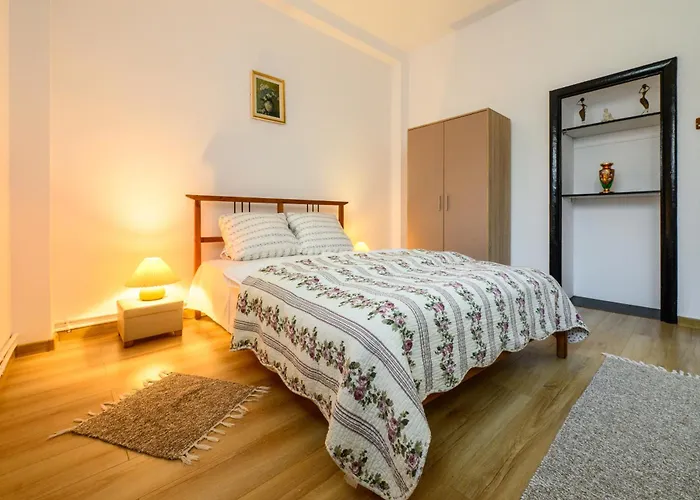 דירה Urban Retreat - 2br Flat Steps From Old Town