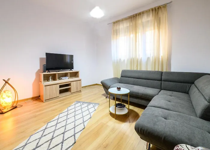 Urban Retreat - 2br Flat Steps From Old Town 아파트 *