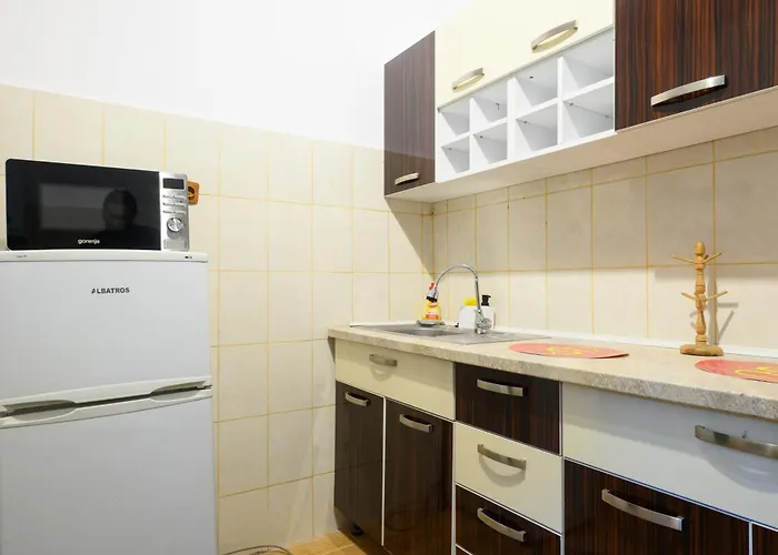 Urban Retreat - 2br Flat Steps From Old Town