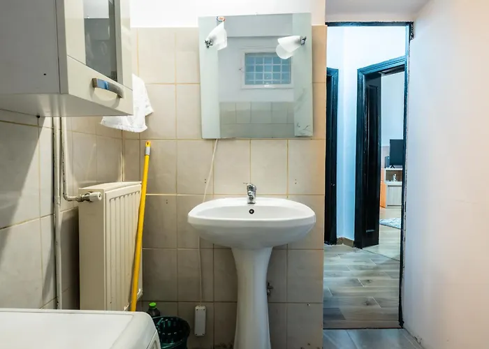 Urban Retreat - 2br Flat Steps From Old Town 아파트 부쿠레슈티