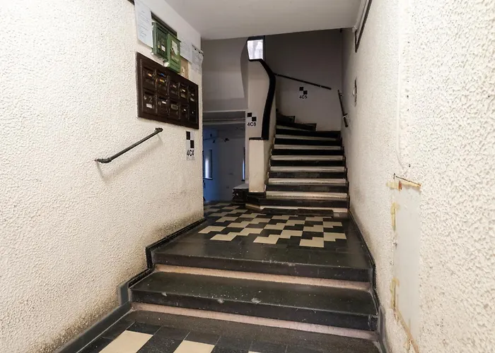 Urban Retreat - 2br Flat Steps From Old Town 아파트