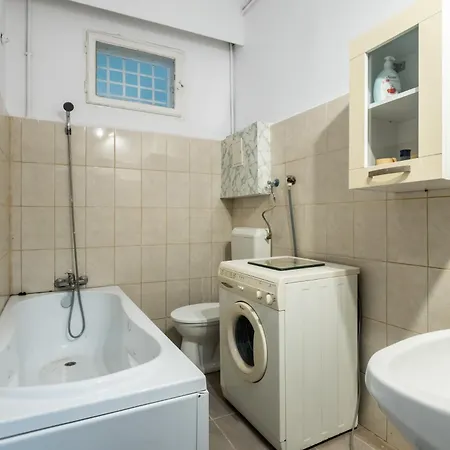 Urban Retreat - 2br Flat Steps From Old Town 布加勒斯特