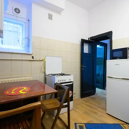 Urban Retreat - 2br Flat Steps From Old Town *