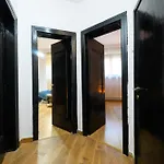 Urban Retreat - 2br Flat Steps From Old Town 아파트 *
