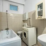 Urban Retreat - 2br Flat Steps From Old Town 부쿠레슈티