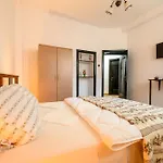 아파트 Urban Retreat - 2br Flat Steps From Old Town