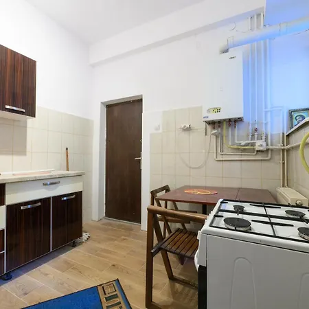 Urban Retreat - 2br Flat Steps From Old Town * ブカレスト