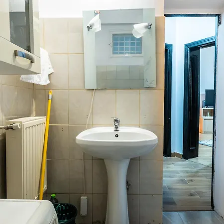 Urban Retreat - 2br Flat Steps From Old Town Apartamento Bucarest