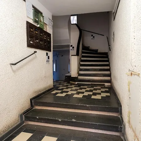 Urban Retreat - 2br Flat Steps From Old Town アパート