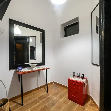 Urban Retreat - 2br Flat Steps From Old Town * 부쿠레슈티